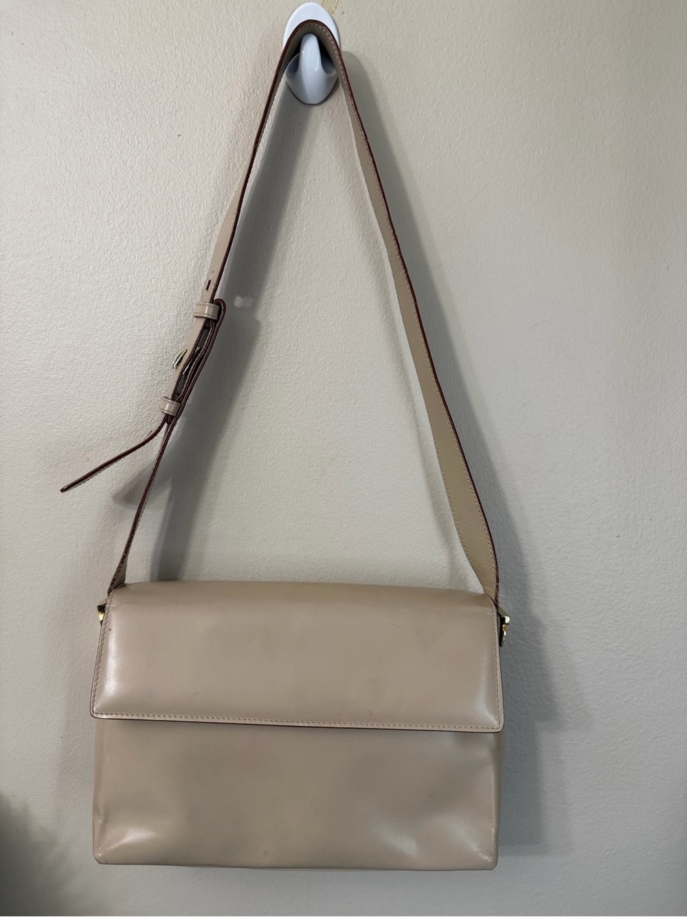 vintage Salvatore Ferragamo smooth leather shoulder flap bag